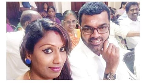 காரை சேதப்படுத்தியதாக நடிகர் தாடி பாலாஜி மனைவி மீது வழக்கு