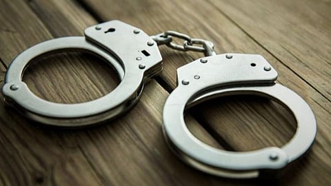 திருவள்ளூர் | பெண்ணை வெட்டி நகை கொள்ளை: 2 பேர் கைது