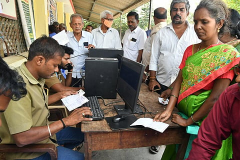 மின் இணைப்பு எண்ணுடன் ஆதார் எண் இணைப்பு | கோப்புப் படம்