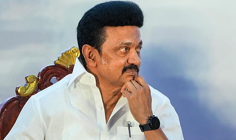 ஜெயலலிதா கட்சியையே சிலர் ஏலம் விட்டுக்கொண்டு இருக்கிறார்கள் - ‘உங்களில் ஒருவன்’ தொடரில் முதல்வர் மு.க.ஸ்டாலின் பதில்
