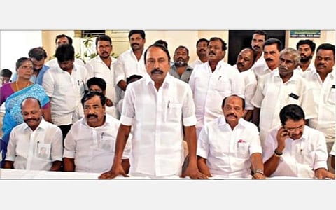 ஈரோடு கருங்கல்பாளையத்தில் நடந்த இடைத்தேர்தல் தொடர்பான அதிமுக நிர்வாகிகள் ஆலோசனைக் கூட்டத்தில் முன்னாள் அமைச்சர் கே.ஏ.செங்கோட்டையன் பேசினார்.