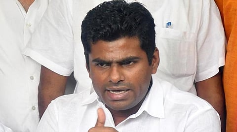அரசு பள்ளியில் கழிவறையை சுத்தம் செய்த மாணவர்கள்: நடவடிக்கை எடுக்க அண்ணாமலை வலியுறுத்தல்