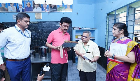 வேலூரில் உள்ள பள்ளிகளில் ஆய்வு மேற்கொண்ட தமிழக முதல்வர் ஸ்டாலின்