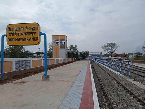 ரயில் இயக்கத்திற்கு தயார்நிலையில் உள்ள போடி ரயில்வே நிலையம்.