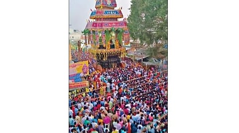 தைப்பூசத்தையொட்டி வள்ளி-தெய்வானை சமேதரராக சிறப்பு அலங்காரத்தில் அருள்பாலித்த சென்னிமலை சுப்பிரமணிய சுவாமி. ﻿﻿