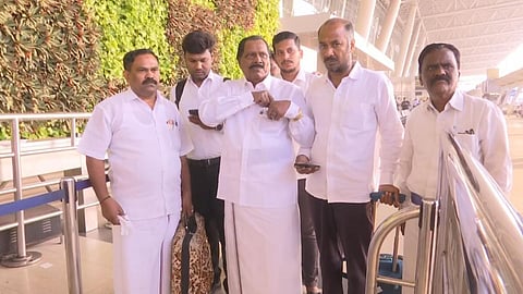 சென்னை விமான நிலையத்தில் தமிழ் மகன் உசேன்