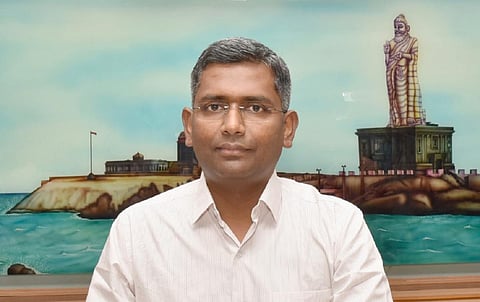 கன்னியாகுமரி மாவட்டத்தின் புதிய ஆட்சியராக பி.என்.ஸ்ரீதர் பொறுப்பேற்று கொண்டார்.