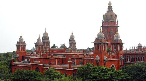 வசதிகள் இல்லை என்று கூறி ஆரம்ப சுகாதார நிலையங்களில் மருத்துவர்கள் பணியாற்ற மறுக்க முடியாது: உயர் நீதிமன்றம் உத்தரவு