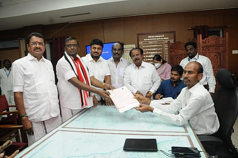 வேட்புமனு தாக்கல் செய்த தென்னரசு