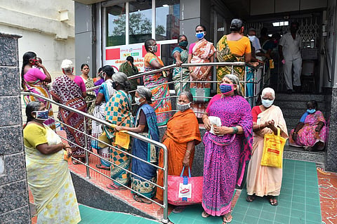 முதியோர் பென்ஷன் தொகை உயர்த்தும் திட்டம் இல்லை - மக்களவையில் மத்திய இணை அமைச்சர் தகவல்
