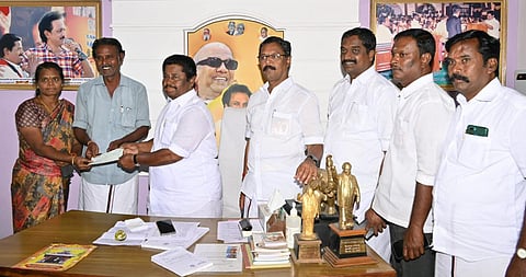 மாணவியின் மருத்துவப் படிப்புக்கு உதவிய எம்எல்ஏ