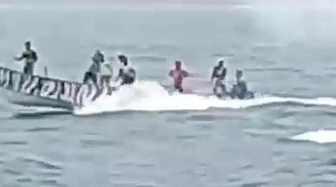 கூடங்குளம் அருகே நடுக்கடலில் நாட்டு வெடிகுண்டுகளை வீசி மீனவர்கள் கடும் மோதல்