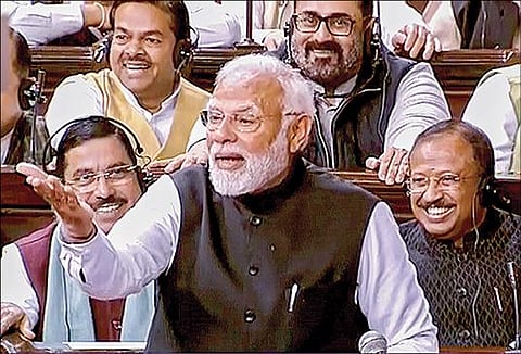 குடியரசுத் தலைவர் உரைக்கு நன்றி தெரிவிக்கும் தீர்மானத்தின் மீது நடந்த விவாதத்துக்குப் பதில் அளித்து மாநிலங்களவையில் நேற்று பேசிய பிரதமர் நரேந்திர மோடி. படம்: பிடிஐ