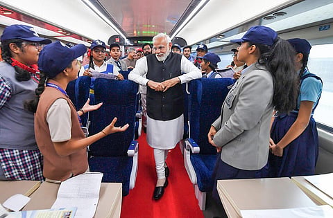 மும்பையில் இருந்து ஷீரடி, சோலாப்பூருக்கு 2 வந்தே பாரத் ரயில்களை தொடங்கினார் பிரதமர்
