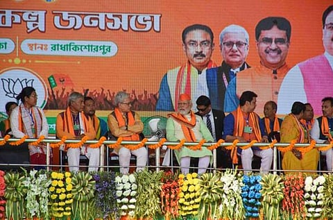 “திரிபுரா மக்களை ஏழ்மையில் தள்ளியவர்கள் காங்கிரஸ், இடதுசாரிகள்” - பிரதமர் மோடி
