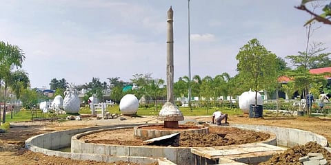 புதுக்கோட்டையில் ரூ.9 கோடியில் அமைக்கப்படும் பூங்காவில் 10 அடி உயர பேனா சிலை