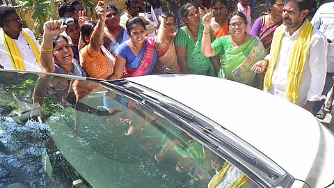 நீதி கோரி போராடிய மக்கள்