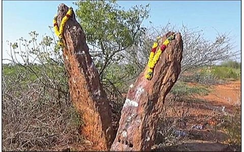 மானாமதுரை அருகே காதல் நிறைவேற காதலர் கற்களை தேடி வரும் காதலர்கள்!