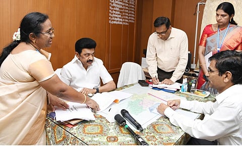 ஓமலூர் வட்டாட்சியர் அலுவலகத்தில் முதல்வர் ஆய்வு