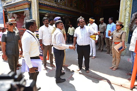மீனாட்சி அம்மன் கோயிலில் டெல்லி அதிகாரிகள் குழு ஆய்வு.