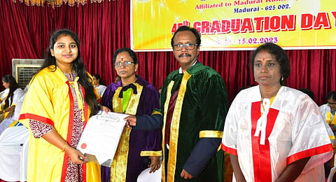 கல்வி என்பது சமூக மேம்பாட்டுக்கான கருவி - மீனாட்சி கல்லூரி பட்டமளிப்பு விழாவில் காமராசர் பல்கலை. தேர்வாணையர் கருத்து