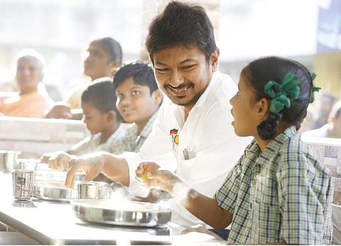 காலை உணவுத் திட்டத்தை ஆய்வு செய்த உதயநிதி ஸ்டாலின்