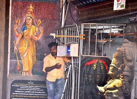 குடியரசுத் தலைவருக்கான பாதுகாப்பு ஏற்பாடு தீவிரம்: மதுரை மீனாட்சி அம்மன் கோயில் ஊழியர்களின் விவரம் சேகரிப்பு