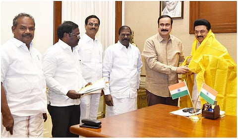 சென்னை தலைமைச் செயலகத்தில் தமிழக முதல்வர் மு.க.ஸ்டாலினுடன் பாமக தலைவர் அன்புமணி ராமதாஸ் சந்திப்பு