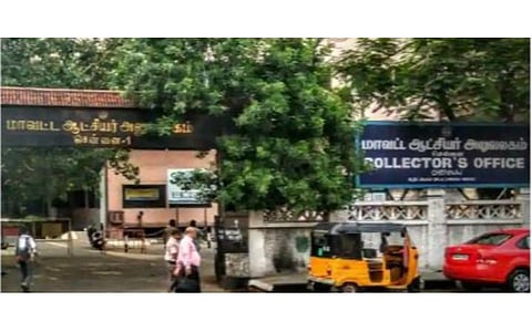 திமுக கவுன்சிலரால் வீடு ஆக்கிரமிப்பு: ஆட்சியர் அலுவலகத்தில் முதியவர் தீக்குளிக்க முயற்சி