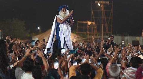 அதிகரிக்கும் மன நோயில் இருந்து மக்களை காக்க 200 கோடி பேருக்கு யோகா கற்றுத்தரப்படும்: சத்குரு தகவல்