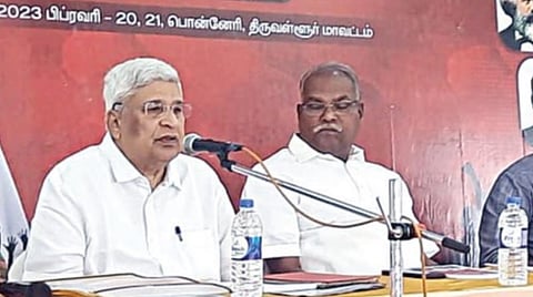 மார்க்சிஸ்ட் கம்யூனிஸ்ட் மாநிலக் குழுவின் 2 நாள் கூட்டம் திருவள்ளூர் மாவட்டம், பொன்னேரியில் நேற்று தொடங்கியது. இதில் கட்சியின் அரசியல் தலைமைக் குழு உறுப்பினர்கள் பிரகாஷ் காரத், ஜி.ராமகிருஷ்ணன், மாநிலச் செயலாளர் கே.பாலகிருஷ்ணன், மத்திய குழு உறுப்பினர்கள்  உ.வாசகி, பி.சம்பத் உள்ளிட்டோர் பங்கேற்றனர்.