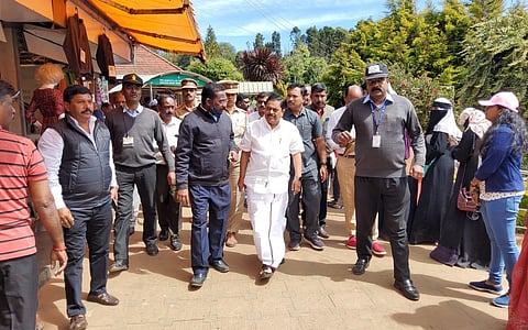 வழக்கு விசாரணைக்கு ஆஜராகாத அமைச்சர் ராமச்சந்திரனுக்கு உதகை நீதிமன்றம் அபராதம்