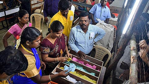 ஈரோடு கிழக்கு தொகுதி இடைத்தேர்தல் - 2 அறைகளில் வாக்கு எண்ணிக்கை நடத்த முடிவு