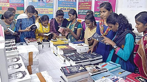 புத்தகக் காட்சிகளில் இளையோர் எங்கே?