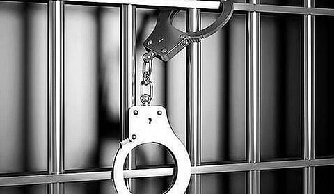 சிவகாசி அருகே பெண் குழந்தை விற்பனை: பெற்றோர், செவிலியர்கள் உள்பட 5 பேர் கைது