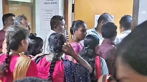 புதுவை ராஜீவ்காந்தி குழந்தைகள் மருத்துவமனையில் அவசர சிகிச்சை பிரிவில் போதிய மருத்துவர்கள் இன்றி பாதிப்பு