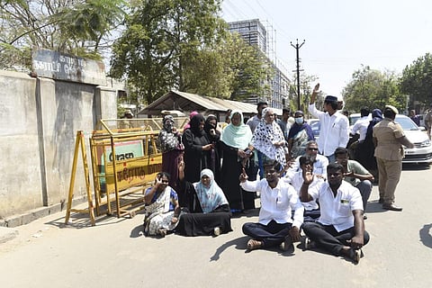 வாக்காளர்கள் சாலை மறியல் | படங்கள்: எஸ்.குருபிரசாத்