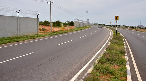 மதுரை எய்ம்ஸ் சுற்றுச்சுவர்