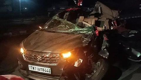 விபத்துக்குள்ளான கார்