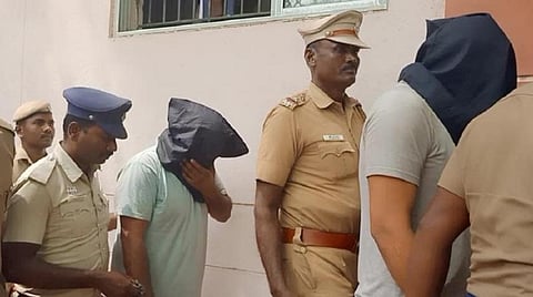 திருவண்ணாமலை முதலாவது நீதித்துறை நடுவர் நீதிமன்றத்தில் போலீஸ் காவல் முடிந்து ஆஜர்ப்படுத்தப்பட்ட ஹரியாணா கொள்ளையர்கள் முகமது ஆரிப் மற்றும் ஆசாத்