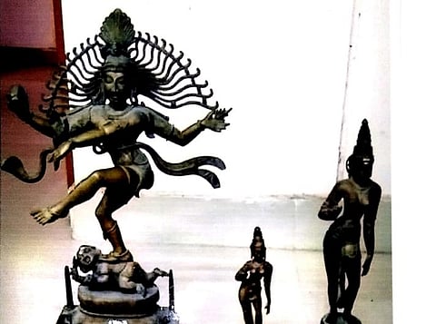 திருடப்பட்ட சிலைகள்