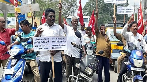 தமிழகம் முழுவதும் தொழிற்சங்கங்கள் 15 நிமிட வாகன நிறுத்த போராட்டம்