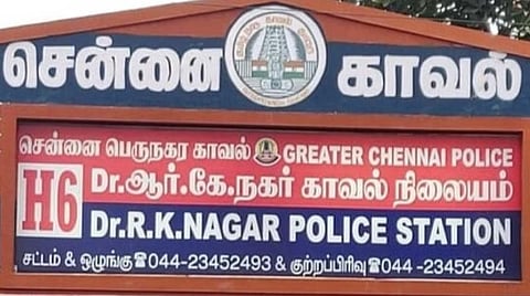 சென்னை | பாஜக நிர்வாகி வீட்டுக்குள் அத்துமீறல் புகார்: 2 காவலர்கள் பணியிடை நீக்கம்