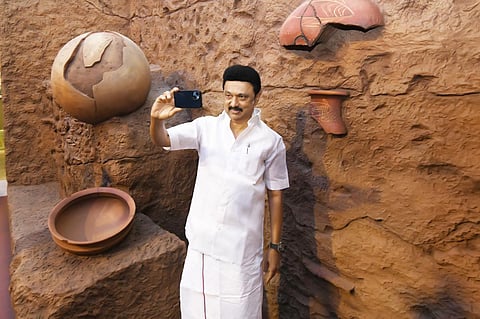 கீழடி அருங்காட்சியகத்தில் முதல்வர் ஸ்டாலின்