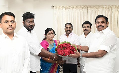இபிஎஸ் முன்னிலையில் அதிமுகவில் இணைந்த பாஜகவினர்