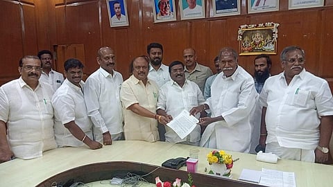 புதுச்சேரியில் கருணாநிதிக்கு சிலை - முதல்வரிடம் திமுக-காங்கிரஸ் கோரிக்கை