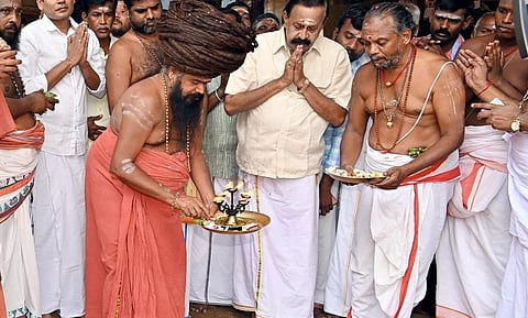 பாலாயத்திற்கான திருப்பணியைத் தொடங்கி வைக்கும் தருமபுரம் ஆதீனம்
