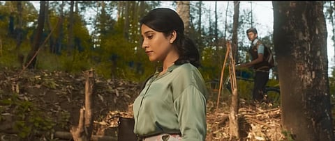 Malena சாயல் - ரெஜினாவின் ‘ஃப்ளாஷ்பேக்’ ட்ரெய்லர் எப்படி?