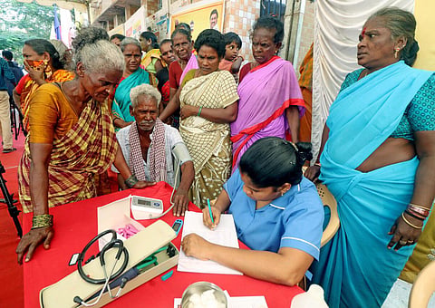புதிய வகை காய்ச்சல் பரவுகிறது - தமிழகத்தில் முகாம்களில் மக்களுக்கு தீவிர பரிசோதனை