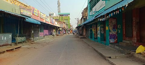 குறிஞ்சிப்பாடியில் அடைக்கப்பட்டிருந்த கடைகள்
